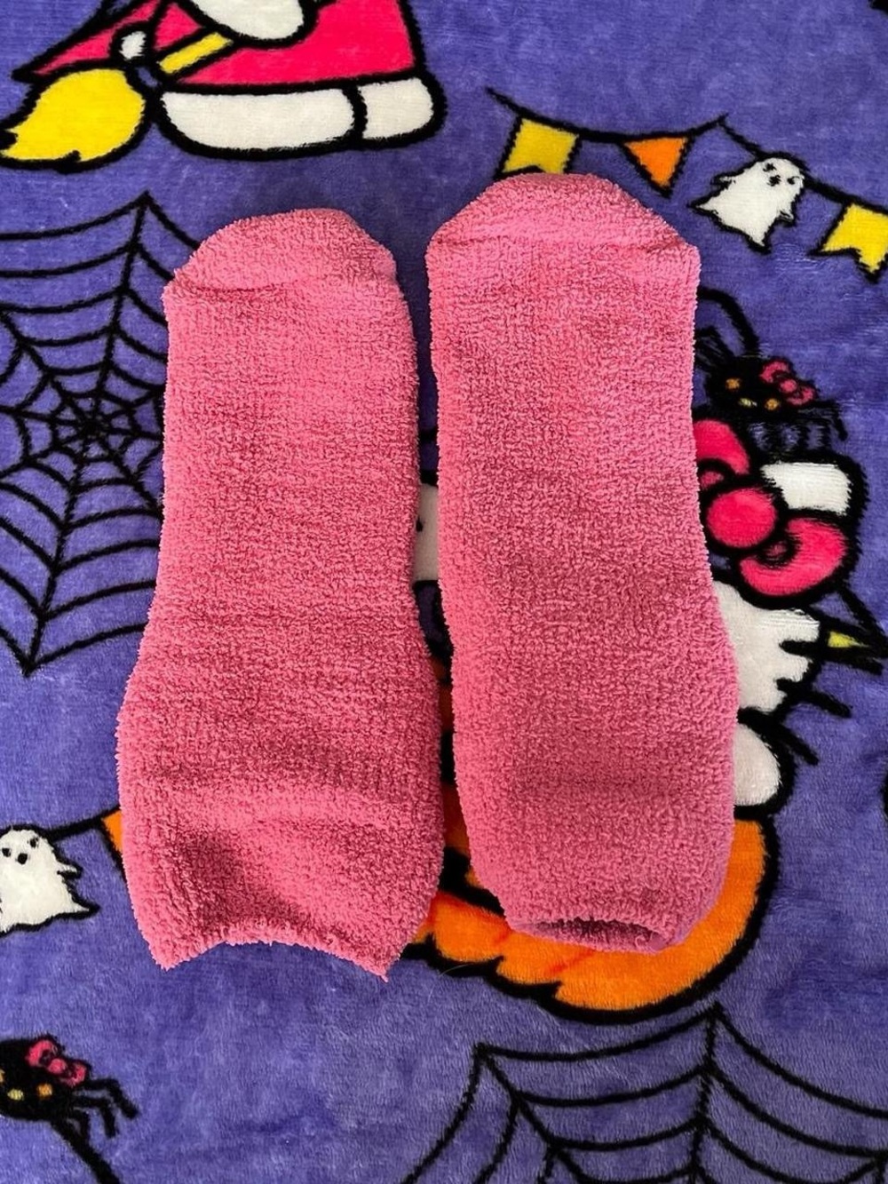 LOVE PINK VS pink cozy crew grippy socks